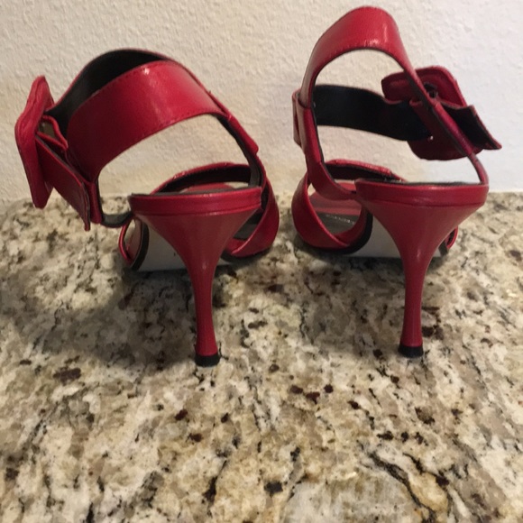 Red heels - Picture 3 of 4